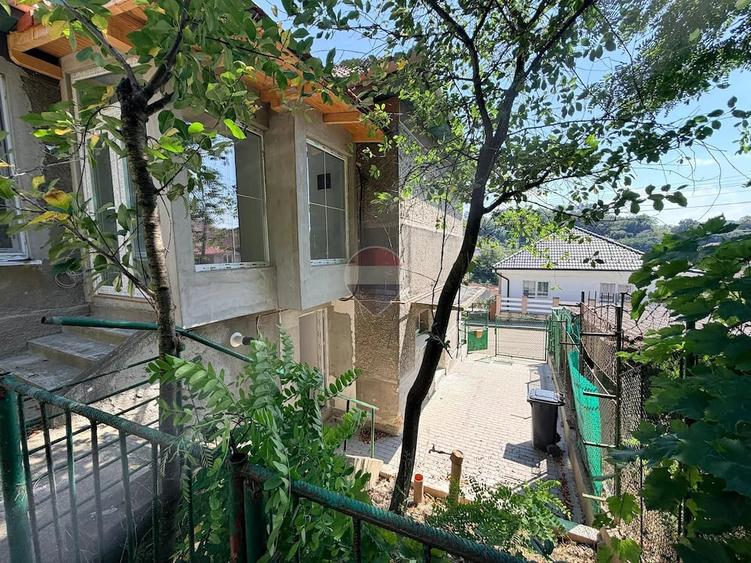 Casă cu 4 camere cu Teren 500 Mp în Vitrometan