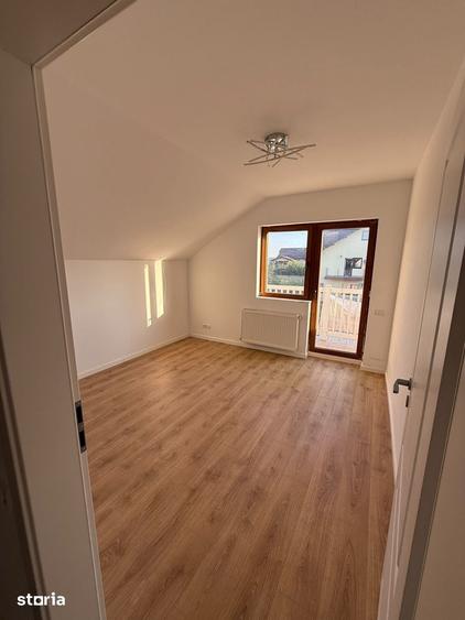 Casă cu 4 camere cu Teren 600 Mp în Glina
