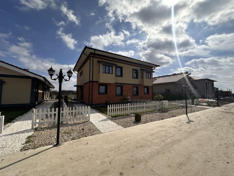 Duplex cu 4 camere cu Teren 342 Mp în Central