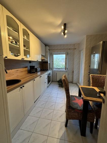 Apartament cu 3 camere decomandat în Drumul Sării