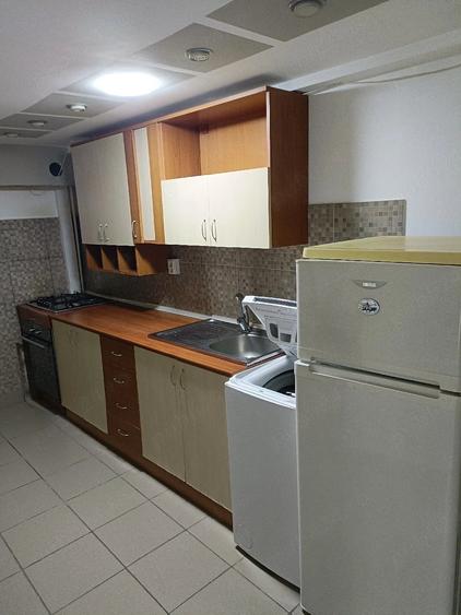 Garsonieră decomandată în Vitan