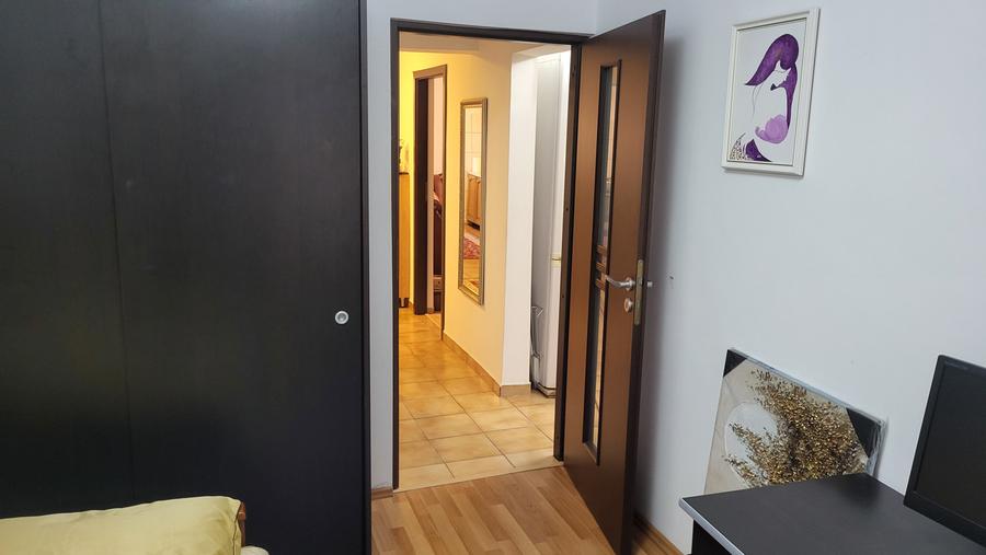 Apartament cu 3 camere decomandat, mobilat în Central