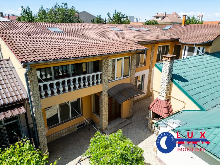Casă individuală cu 8 camere cu Canalizare în Ultracentral
