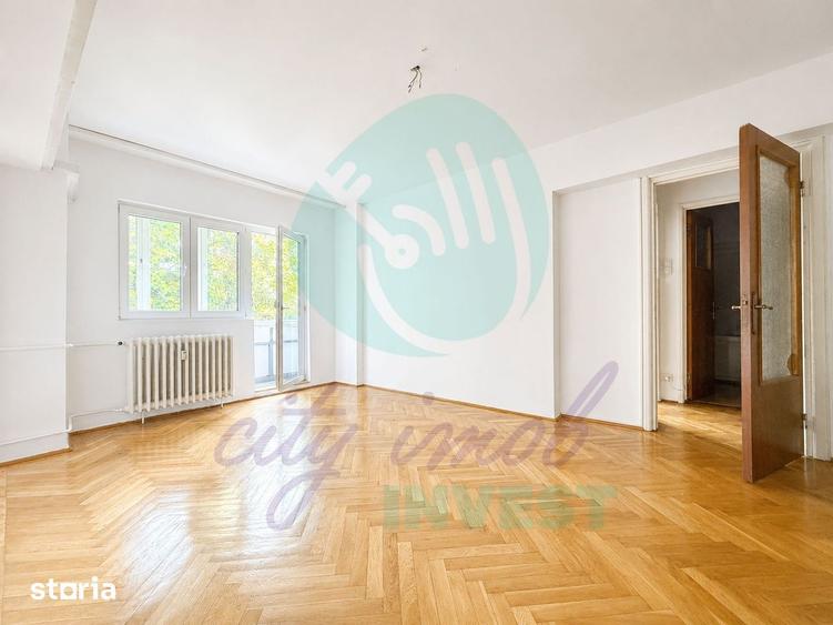 Apartament cu 3 camere semidecomandat în Moșilor