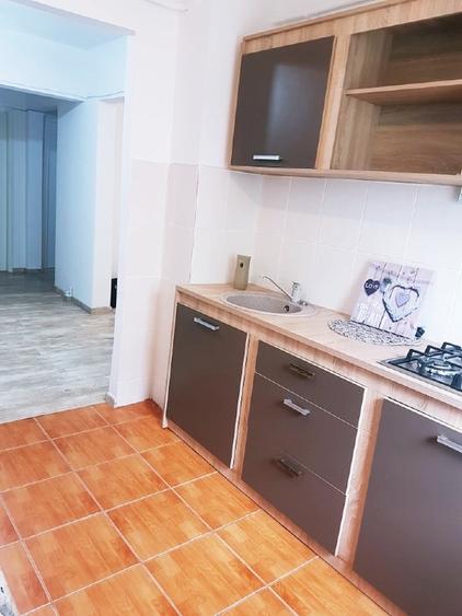 Persoana fizica,  Cameră disponibilă, într-un apartament , zona Dacia. Doar pent - 9