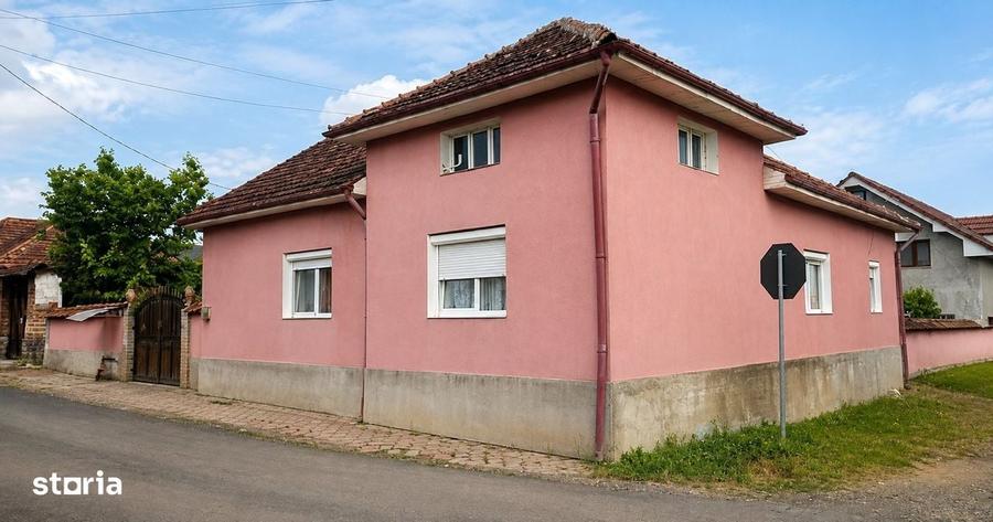 Casă cu 4 camere în Lunca