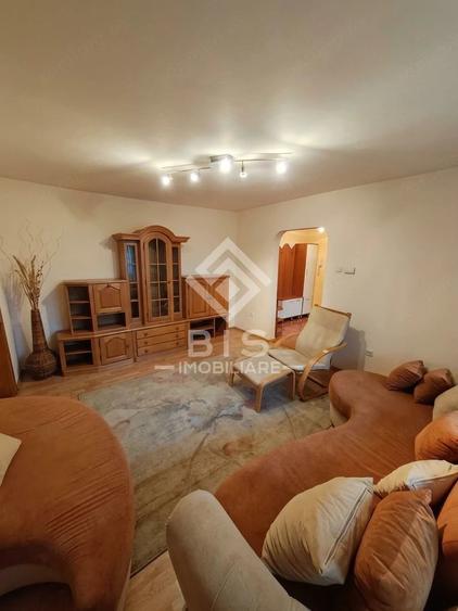Apartament cu 4 camere semidecomandat în Central