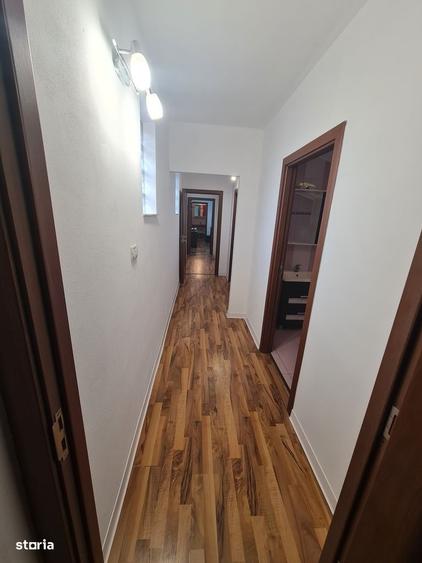 Casă cu 4 camere decomandat în Central