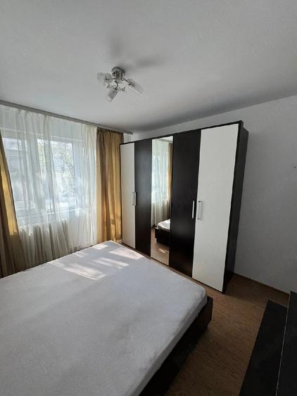 Apartament cu 3 camere semidecomandat în Splai Bahlui