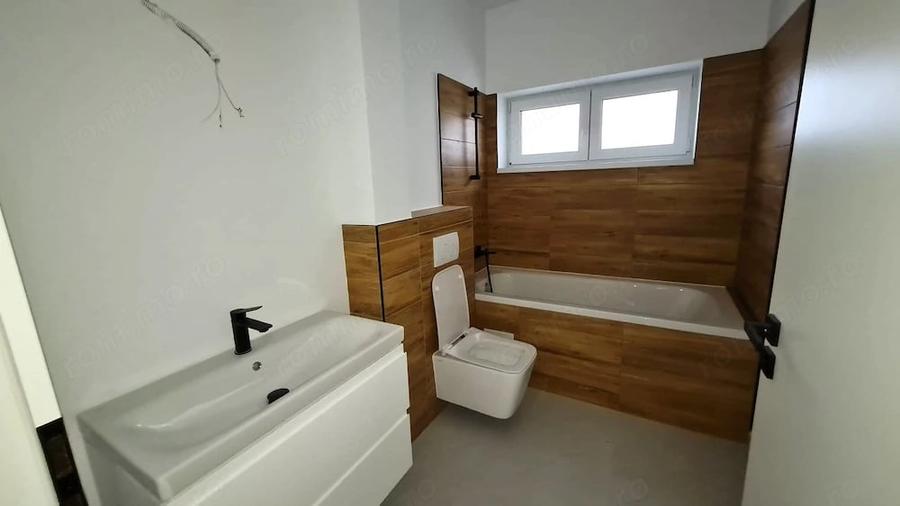 Apartament cu 3 camere semidecomandat în Turnișor