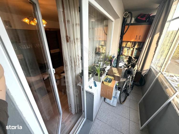 Apartament cu 3 camere semidecomandat în Valea Rosie