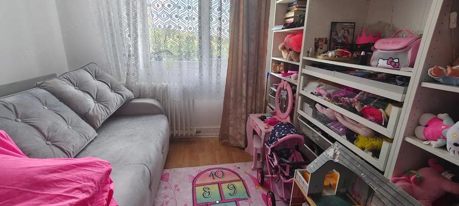 Apartament cu 3 camere semidecomandat în Decebal