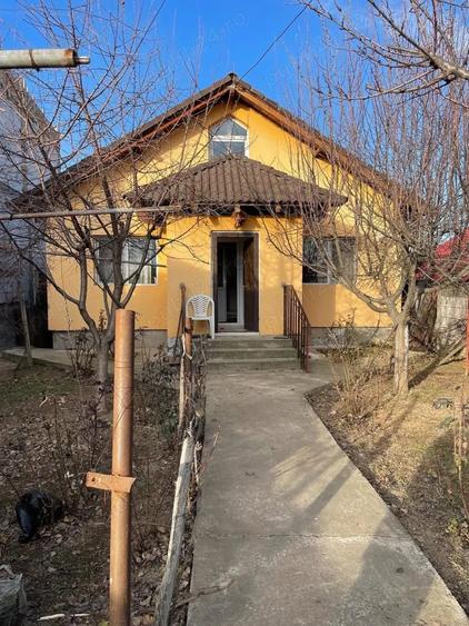 Casă cu 5 camere cu Teren 500 Mp în Romanești