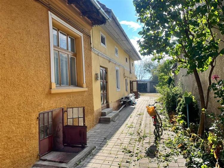 Casă individuală cu 4 camere cu Canalizare în Sud-Est