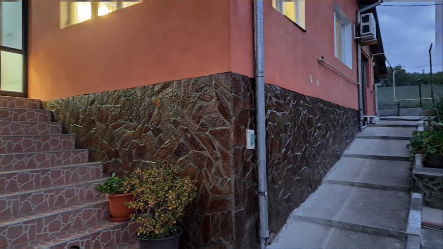 Casă cu 3 camere cu Teren 700 Mp în Bârsești