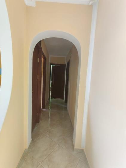 Apartament cu 3 camere decomandat, mobilat în Micro 4