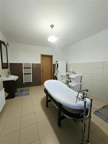 Casă individuală cu 4 camere cu Piscina în Ghermănești