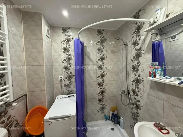 Apartament cu 3 camere semidecomandat în Central