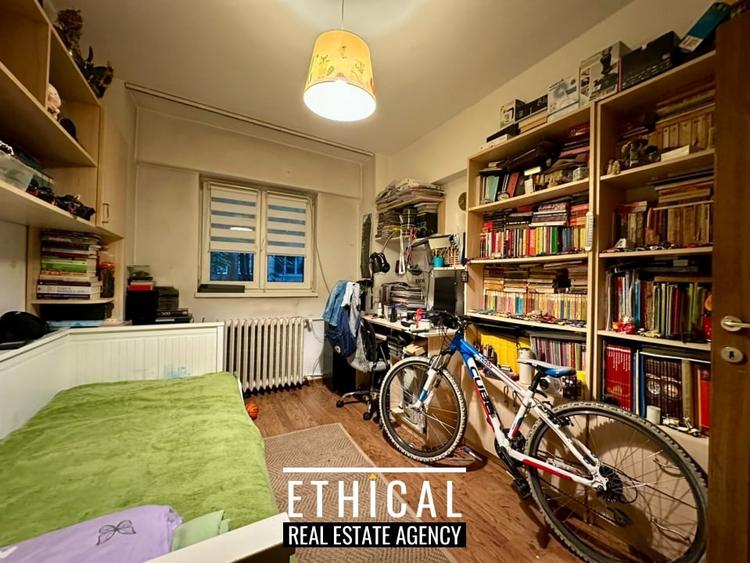 Apartament cu 3 camere decomandat în Drumul Taberei