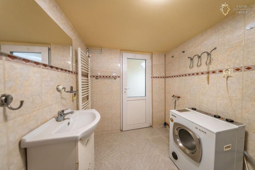 Casă individuală cu 4 camere cu Canalizare în Intim
