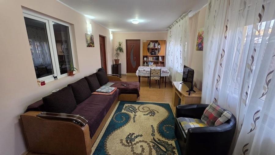 Casă cu 4 camere în Independența