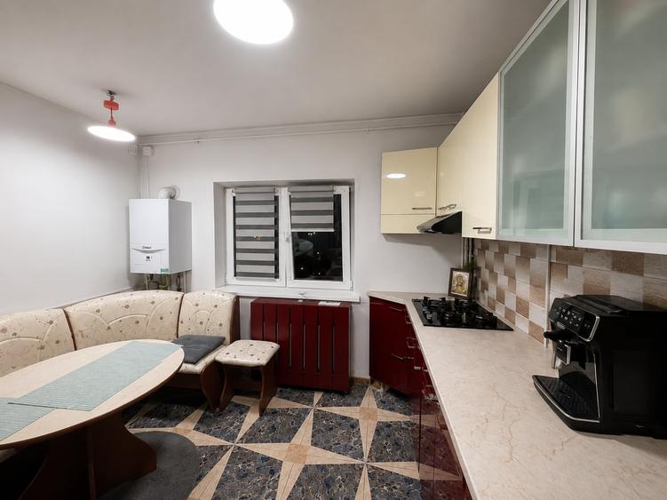 Apartament cu 3 camere decomandat, mobilat în Sebastian