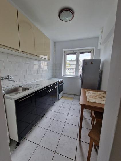 Apartament semidecomandat în 1 Mai