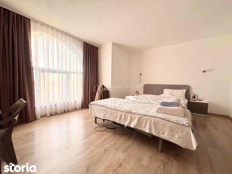 Casă cu 6 camere cu Teren 2310 Mp în Sânmartin