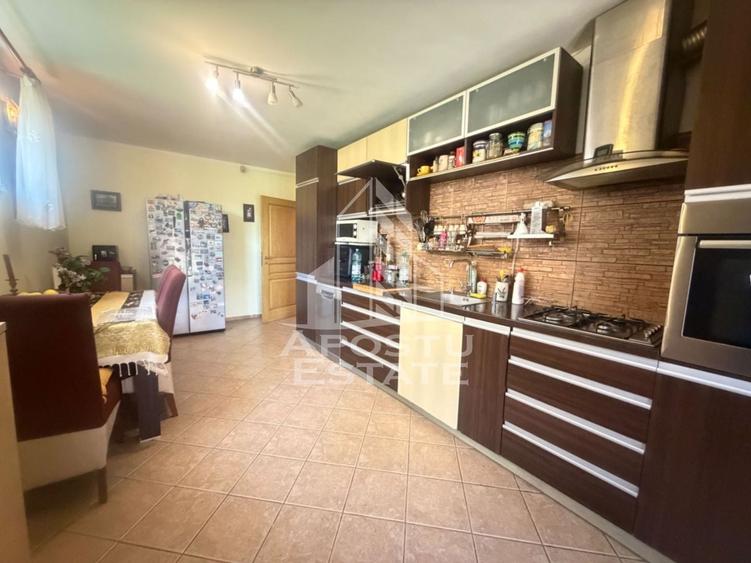 Casă individuală cu 5 camere cu Canalizare în Sânandrei