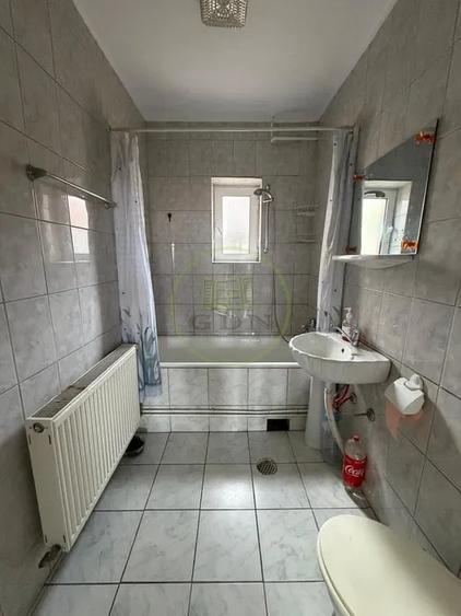 Casă individuală cu 3 camere cu Canalizare în Trei Stejari