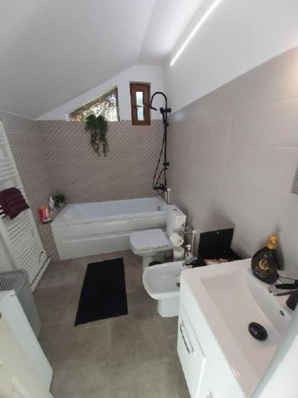 Casă individuală cu 5 camere cu Canalizare în Șoimuș