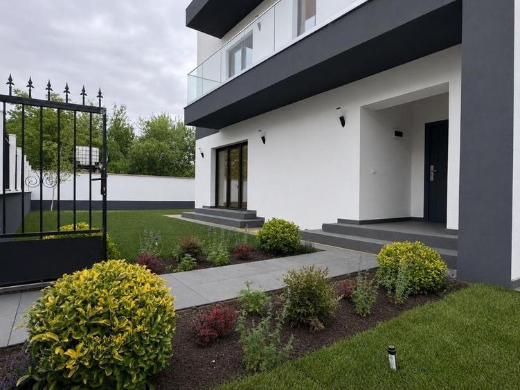 Casă cu 4 camere cu Teren 369 Mp în Odăile