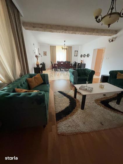 Casă cu 5 camere cu Teren 999 Mp în Central
