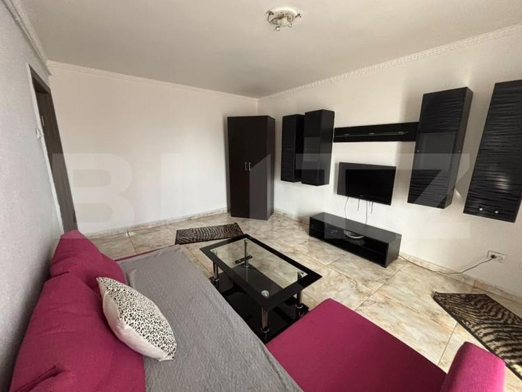 Apartament cu 2 camere decomandat, mobilat în Republicii