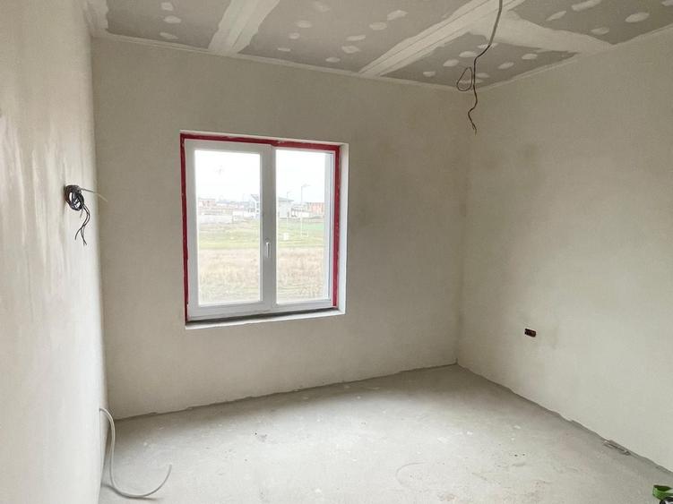 Apartament cu 3 camere decomandat în Torontalului