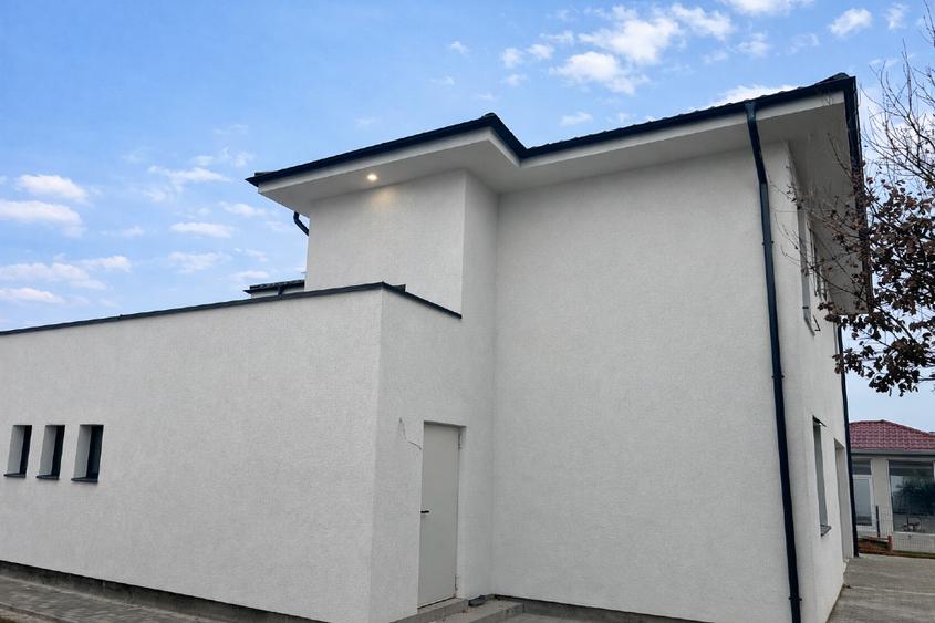 Casă individuală cu 4 camere cu Garaj în Crevedia