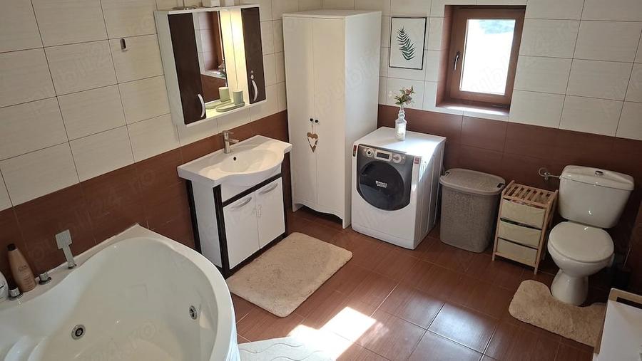 Apartament cu 4 camere decomandat în Central