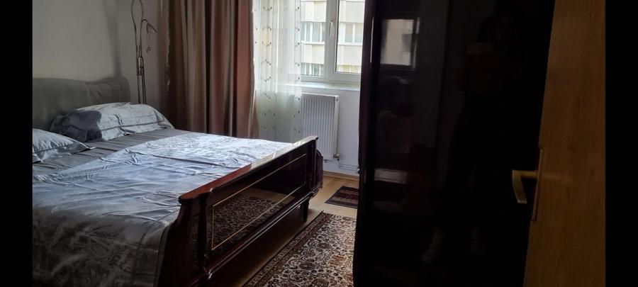 Apartament cu 3 camere decomandat în Vitan