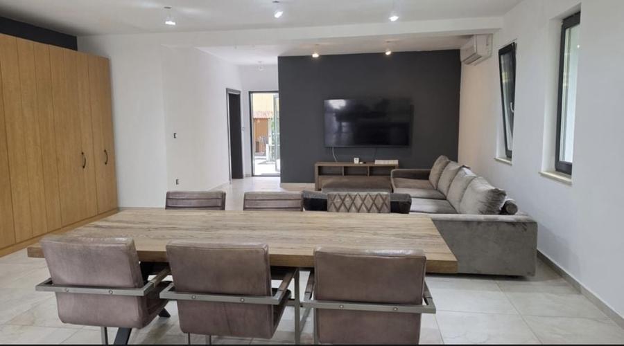 Casă cu 4 camere cu Teren 890 Mp în Bercu Roșu