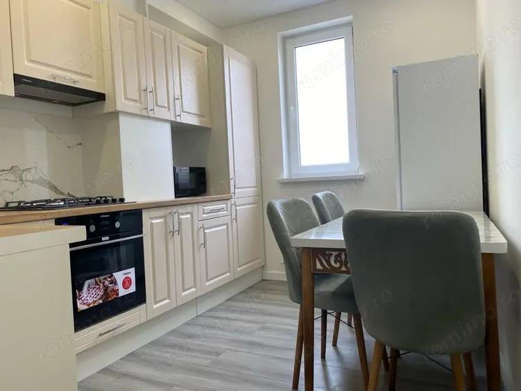Apartament cu 2 camere decomandat în Badea Cârțan