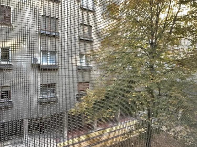 Garsonieră decomandată în Calea Victoriei