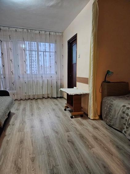 Garsonieră semidecomandată în Gorjului