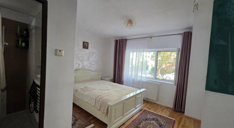 Apartament cu 3 camere decomandat, mobilat în Aradului