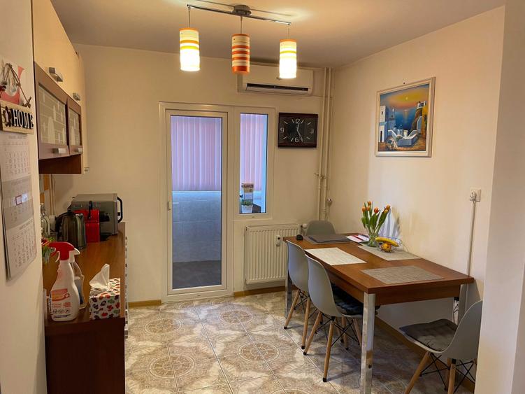 Apartament cu 2 camere decomandat în Rovine