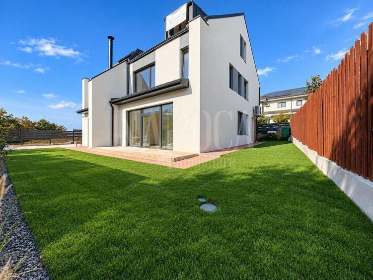 Duplex cu 5 camere cu Canalizare în Făget