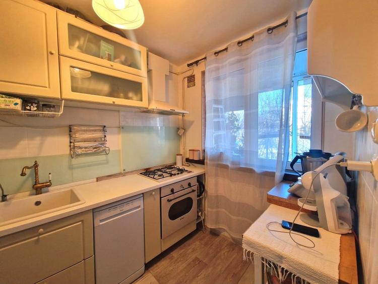 Apartament cu 2 camere semidecomandat, mobilat în Pajura