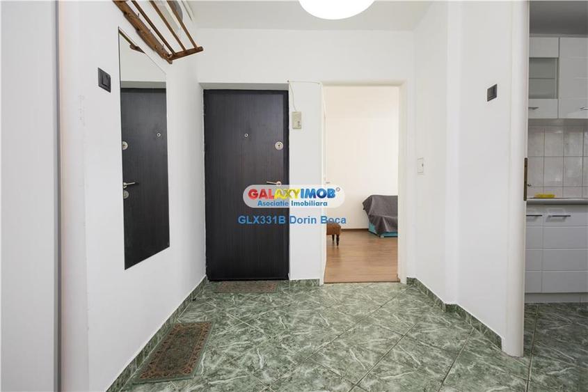 Apartament cu 3 camere decomandat, mobilat în Titan