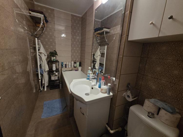 Apartament cu 3 camere semidecomandat în Dacia
