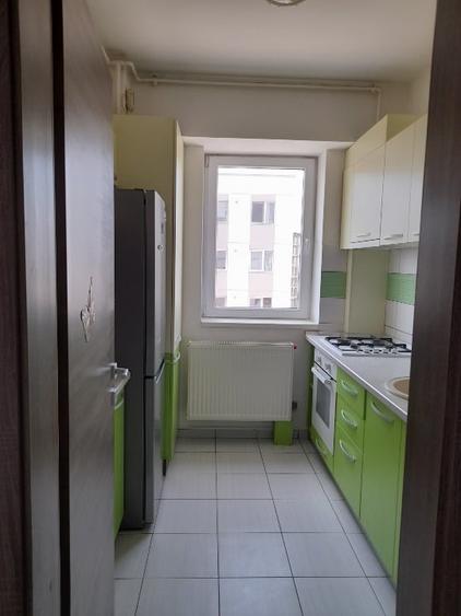 Apartament cu 2 camere semidecomandat în Berceni