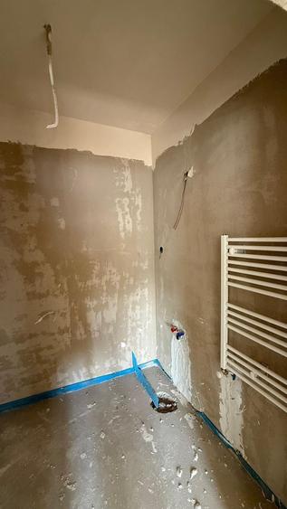 Apartament cu 3 camere semidecomandat în Florești
